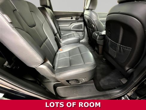 Used 2024 Kia Telluride EX w/ EX Captain's Chair Package FWD image 24