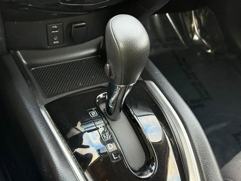 Used 2016 Nissan Rogue SV image 24