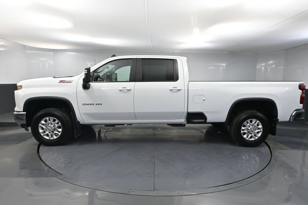 Used 2025 Chevrolet Silverado 3500 LT w/ Safety Package AWD/4WD image 7