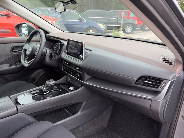 Used 2023 Nissan Rogue S FWD image 11
