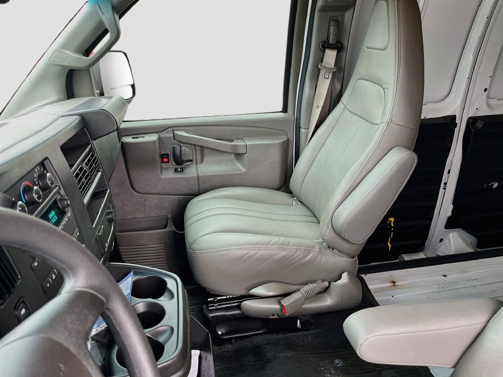 Used 2025 GMC Savana 3500 w/ Driver Convenience Package RWD image 22