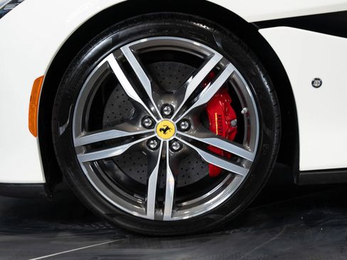 Used 2019 Ferrari Portofino image 4