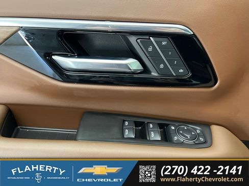 Used 2025 Chevrolet Suburban High Country AWD/4WD image 23