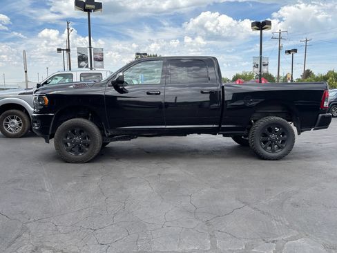 Used 2021 RAM 2500 Big Horn w/ Night Edition AWD/4WD image 3