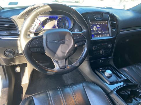 Used 2019 Chrysler 300 S image 10