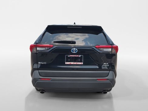 Used 2020 Toyota RAV4 XLE w/ XLE Grade Weather Package AWD/4WD image 4