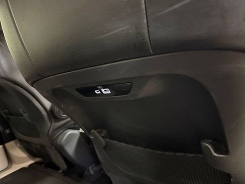 Used 2023 Chrysler Pacifica Touring-L FWD image 23