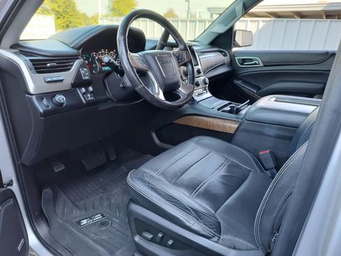 Used 2018 GMC Yukon Denali image 2