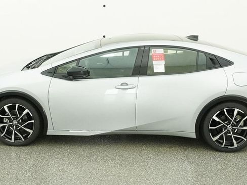 New 2026 Toyota Prius Plug-In Hybrid FWD image 6
