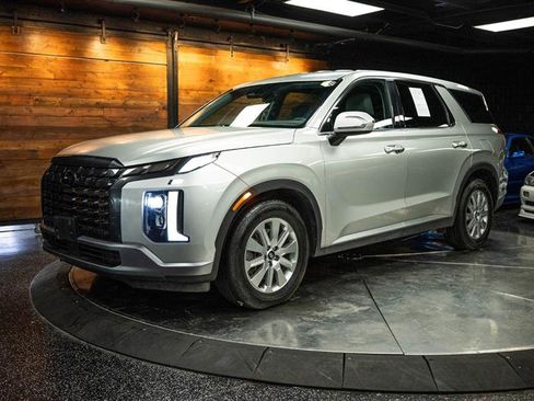 Used 2024 Hyundai Palisade SE image 2