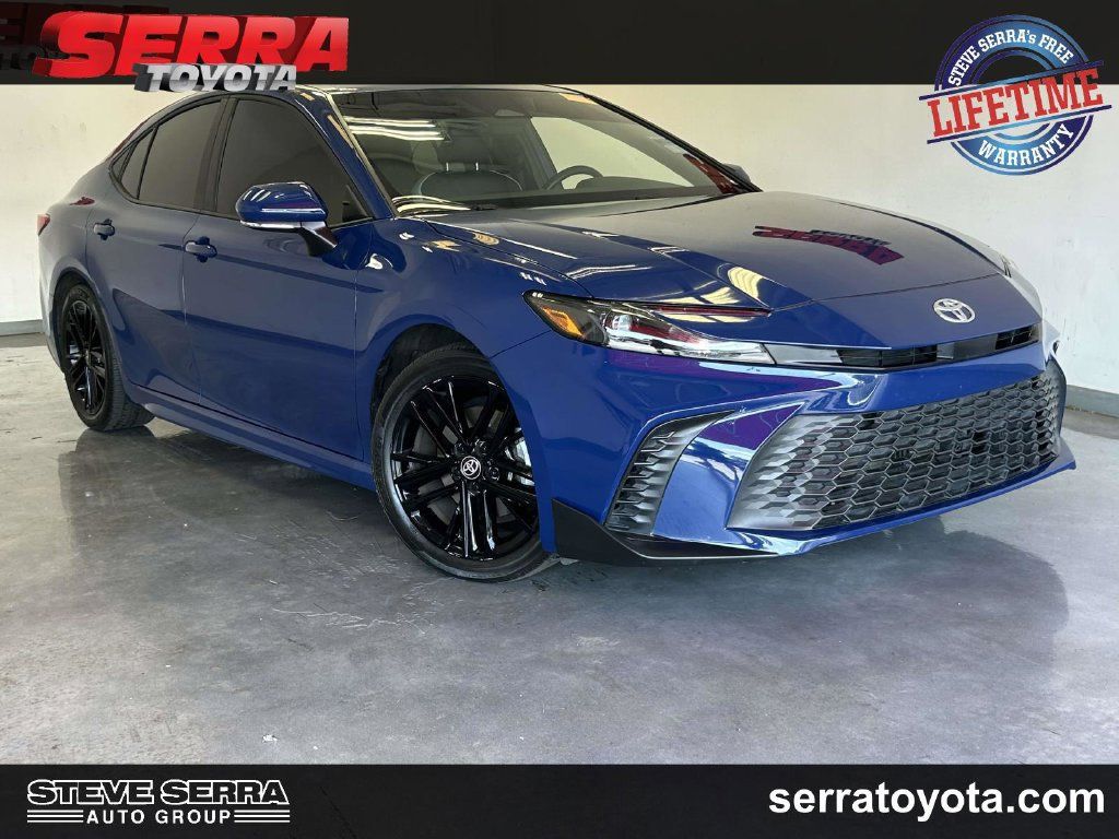 Used 2025 Toyota Camry SE FWD image 1