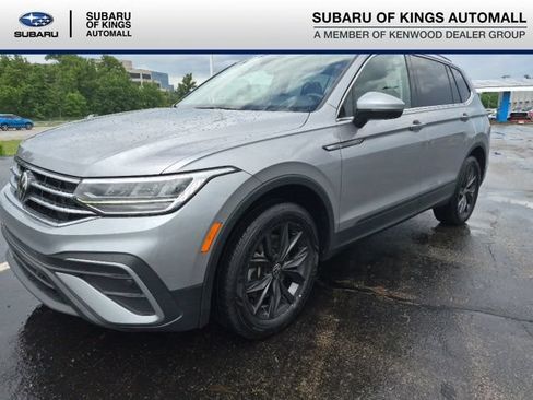 Used 2024 Volkswagen Tiguan SE AWD/4WD image 1