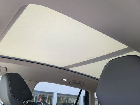 New 2026 Volkswagen Tiguan SE image 21