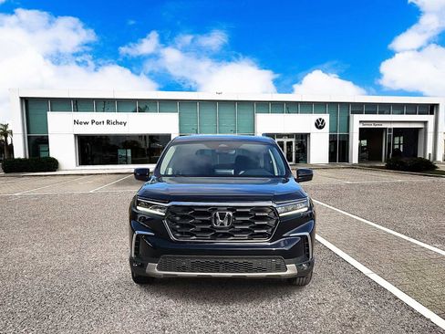 Used 2025 Honda Pilot EX-L image 3