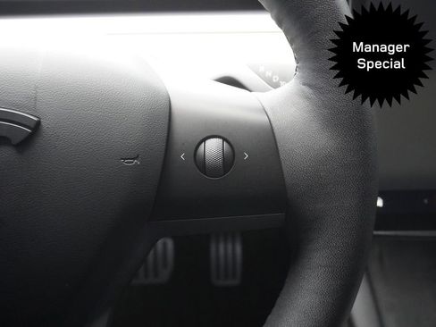 Used 2022 Tesla Model 3 Performance image 12