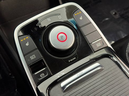 Used 2020 Kia Niro EX image 29