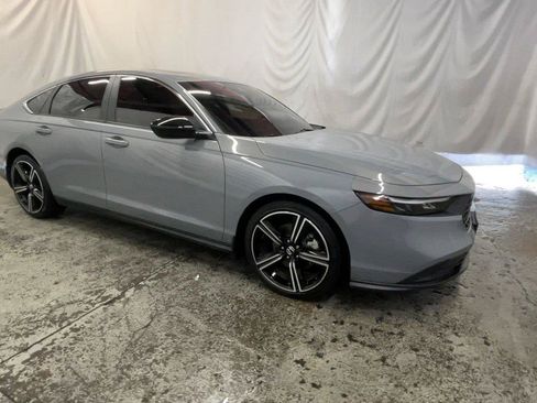 Used 2025 Honda Accord Sport image 3
