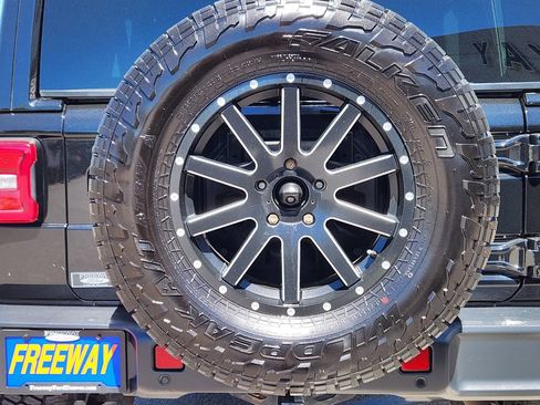 Used 2020 Jeep Wrangler Unlimited Sahara AWD/4WD image 33
