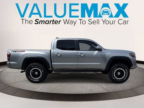 Used 2021 Toyota Tacoma TRD Off-Road w/ TRD Premium Off Road Package AWD/4WD image 2