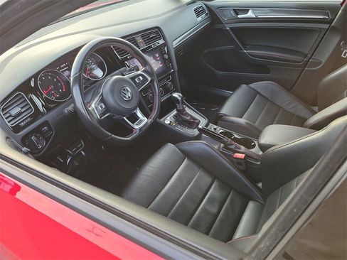 Used 2019 Volkswagen GTI SE image 3