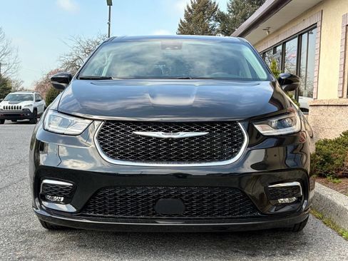 Used 2023 Chrysler Pacifica Touring-L FWD image 35