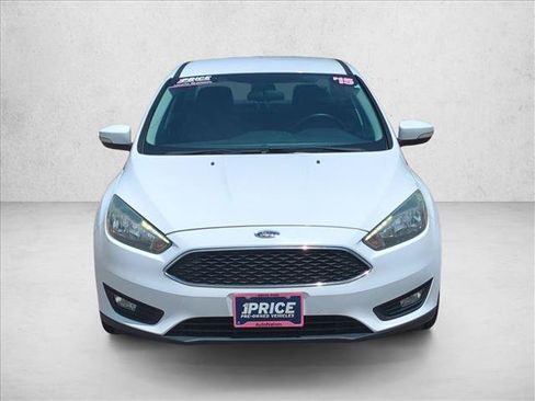 Used 2015 Ford Focus SE w/ Equipment Group 201A FWD image 2