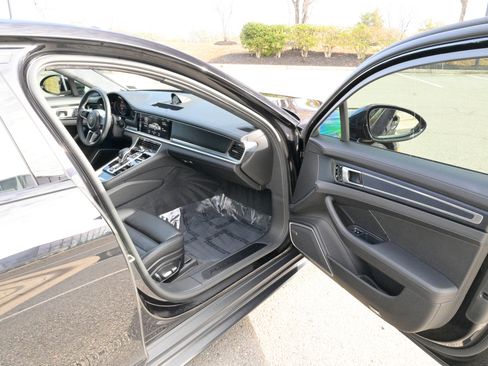Used 2019 Porsche Panamera GTS image 55