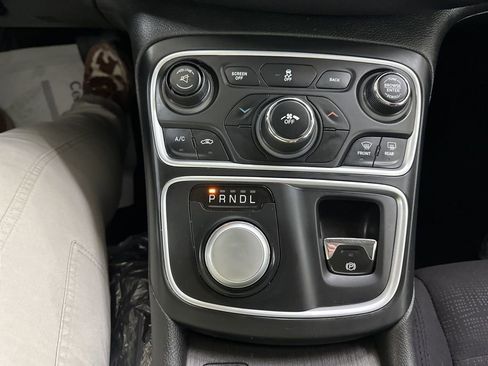 Used 2015 Chrysler 200 Limited image 42