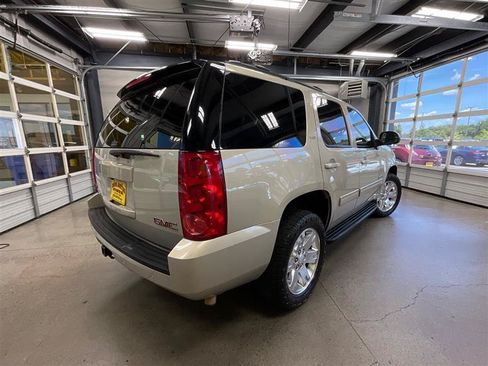 Used 2011 GMC Yukon SLT w/ SLT-2 Equipment Package AWD/4WD image 5