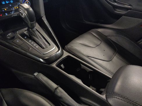 Used 2018 Ford Focus Titanium w/ Titanium Technology Package FWD image 26