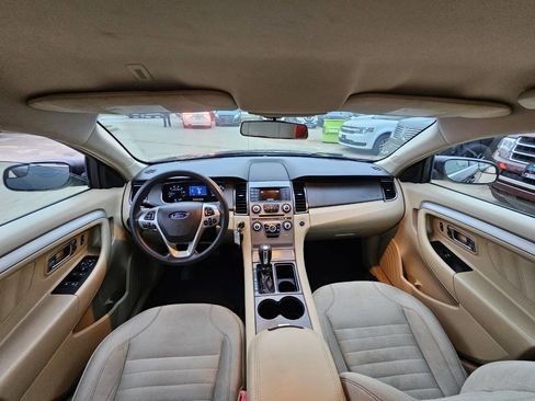 Used 2015 Ford Taurus SE image 7