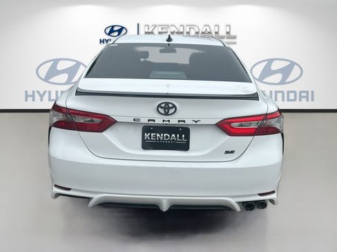 Used 2019 Toyota Camry SE FWD image 5