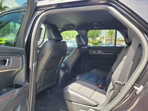 Used 2025 Ford Explorer ST-Line w/ Premium Package image 7