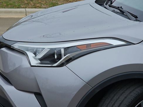Used 2018 Toyota C-HR XLE image 27