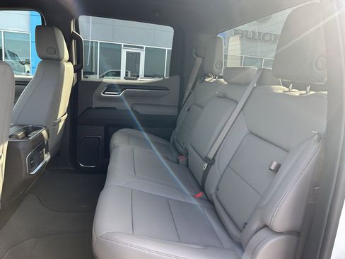 Used 2024 GMC Sierra 1500 SLT w/ SLT Convenience Package image 9