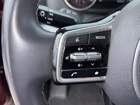 Used 2024 Kia Carnival LX image 17