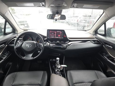 Used 2022 Toyota C-HR Limited image 27