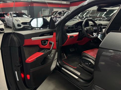 Used 2019 Lamborghini Urus Sport Utility 4D image 10