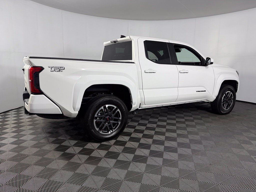 Used 2026 Toyota Tacoma TRD Sport AWD/4WD image 5