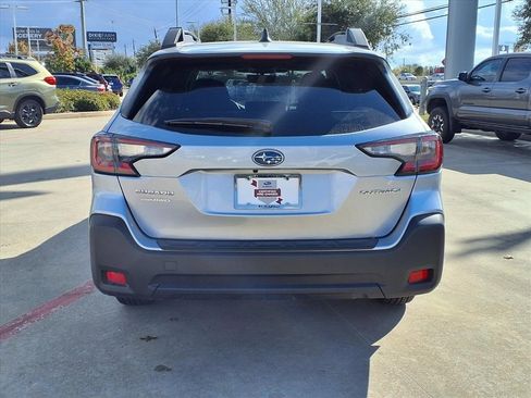 Certified 2025 Subaru Outback Premium image 6