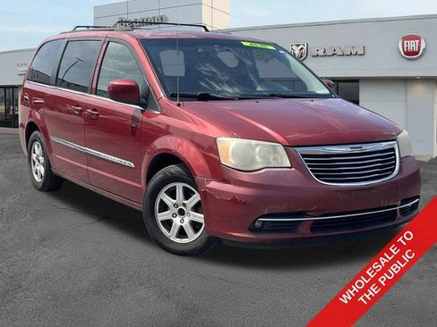 Used 2012 Chrysler Town & Country Touring w/ Entertainment Group #1 FWD image 1