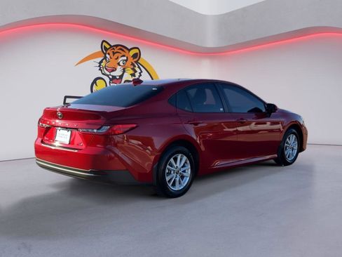 Used 2025 Toyota Camry LE w/ Convenience Package image 5