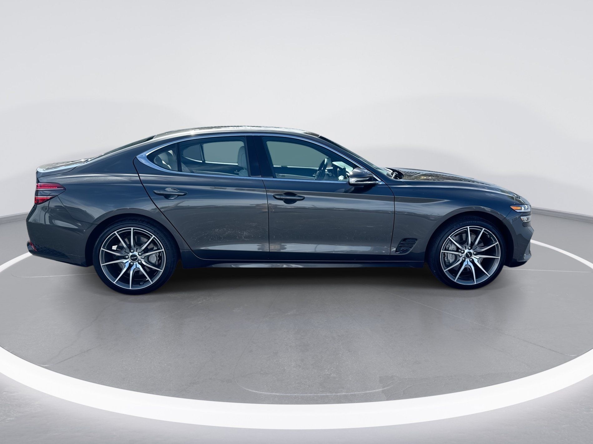 Used 2025 Genesis G70 2.5T AWD/4WD image 3