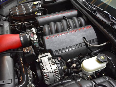Used 2004 Chevrolet Corvette Coupe w/ Preferred Equipment Group RWD image 38