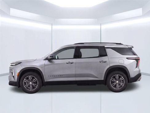 Used 2024 Chevrolet Traverse LT FWD image 10