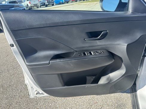 Used 2025 Hyundai Kona SEL image 10