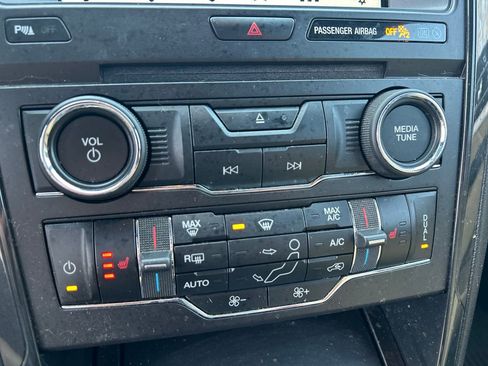 Used 2017 Ford Explorer XLT w/ Equipment Group 202A image 20