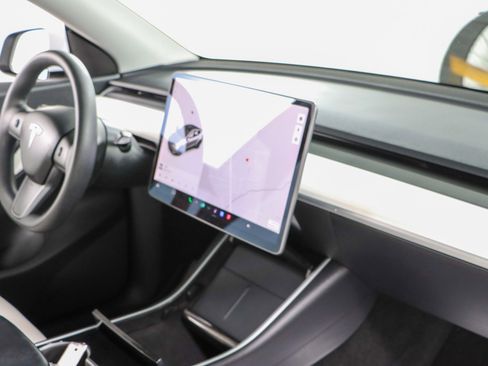 Used 2021 Tesla Model Y Long Range AWD/4WD image 23