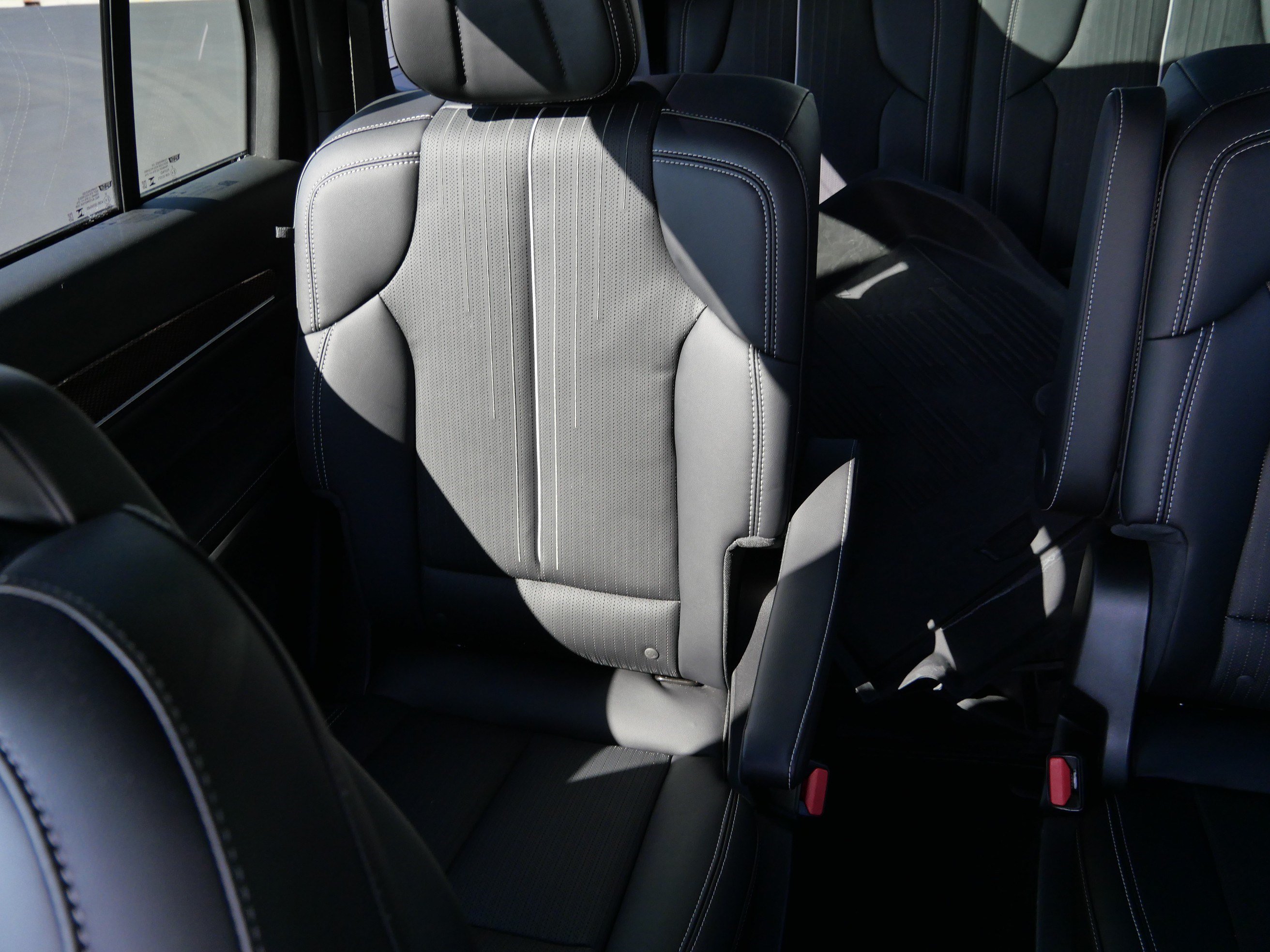 Certified 2026 Cadillac Vistiq Sport w/ LPO, Floor Liner Package AWD/4WD image 10