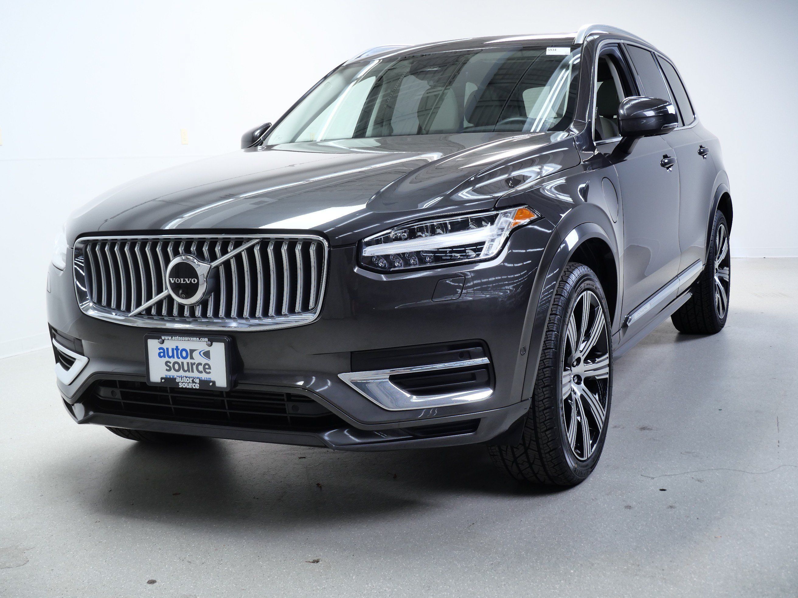 Used 2024 Volvo XC90 T8 Plus w/ Protection Package Premier AWD/4WD image 12